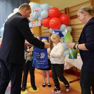pokaż obrazek - Ślubowanie i pasowanie na ucznia