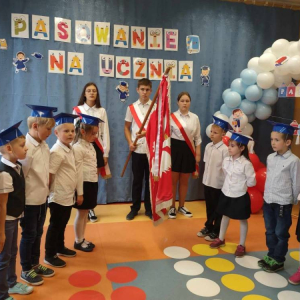 pokaż obrazek - Ślubowanie i pasowanie na ucznia