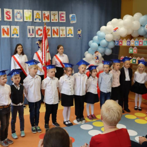 pokaż obrazek - Ślubowanie i pasowanie na ucznia