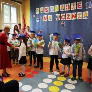 pokaż obrazek - Ślubowanie i pasowanie na ucznia