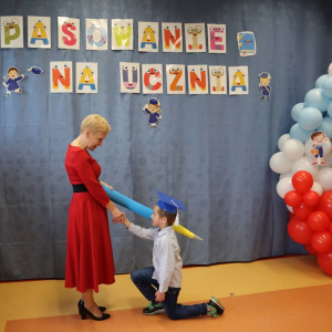 pokaż obrazek - Ślubowanie i pasowanie na ucznia