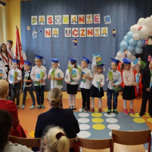 pokaż obrazek - Ślubowanie i pasowanie na ucznia
