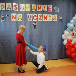 pokaż obrazek - Ślubowanie i pasowanie na ucznia