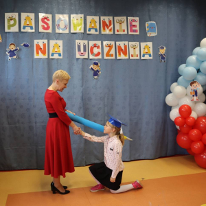 pokaż obrazek - Ślubowanie i pasowanie na ucznia