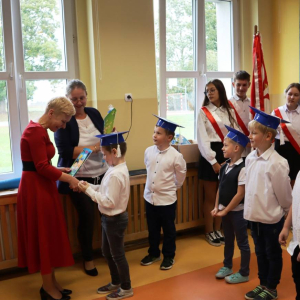 pokaż obrazek - Ślubowanie i pasowanie na ucznia