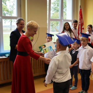 pokaż obrazek - Ślubowanie i pasowanie na ucznia