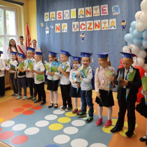 pokaż obrazek - Ślubowanie i pasowanie na ucznia