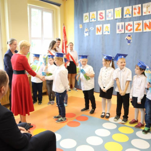 pokaż obrazek - Ślubowanie i pasowanie na ucznia