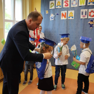 pokaż obrazek - Ślubowanie i pasowanie na ucznia