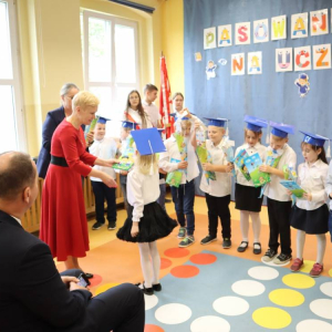 pokaż obrazek - Ślubowanie i pasowanie na ucznia