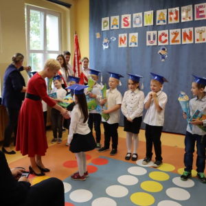 pokaż obrazek - Ślubowanie i pasowanie na ucznia