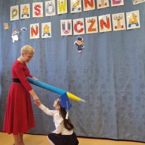 pokaż obrazek - Ślubowanie i pasowanie na ucznia