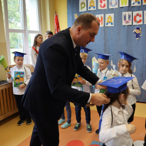 pokaż obrazek - Ślubowanie i pasowanie na ucznia