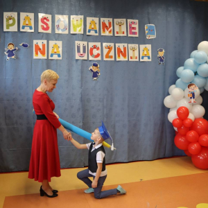 pokaż obrazek - Ślubowanie i pasowanie na ucznia
