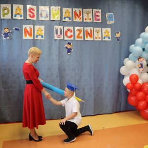 pokaż obrazek - Ślubowanie i pasowanie na ucznia