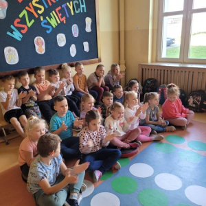 pokaż obrazek - Historia szpaka Mateusza - teatrzyk kamishibai 