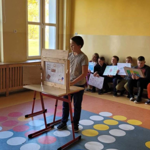 pokaż obrazek - Historia szpaka Mateusza - teatrzyk kamishibai 