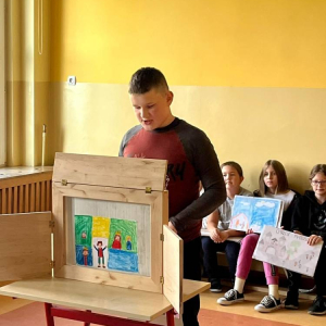 pokaż obrazek - Historia szpaka Mateusza - teatrzyk kamishibai