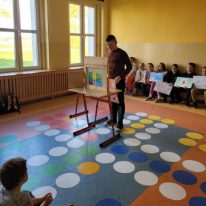 pokaż obrazek - Historia szpaka Mateusza - teatrzyk kamishibai 