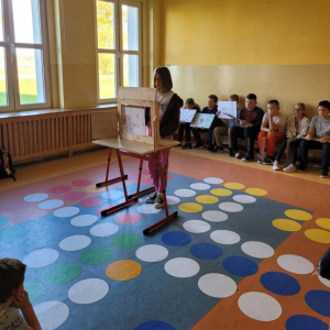 pokaż obrazek - Historia szpaka Mateusza - teatrzyk kamishibai 