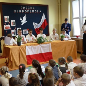 pokaż obrazek - Szkolne obchody Narodowego Święta Niepodległości