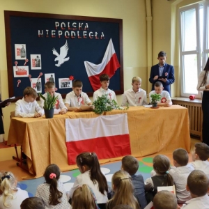 pokaż obrazek - Szkolne obchody Narodowego Święta Niepodległości