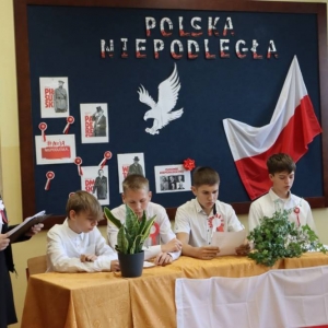 pokaż obrazek - Szkolne obchody Narodowego Święta Niepodległości