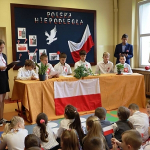 pokaż obrazek - Szkolne obchody Narodowego Święta Niepodległości