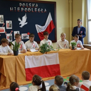 pokaż obrazek - Szkolne obchody Narodowego Święta Niepodległości
