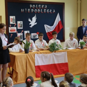 pokaż obrazek - Szkolne obchody Narodowego Święta Niepodległości