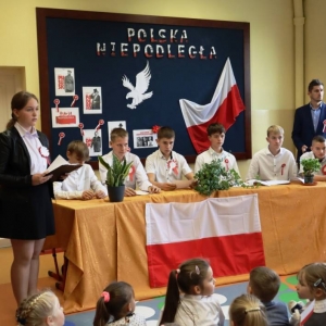 pokaż obrazek - Szkolne obchody Narodowego Święta Niepodległości