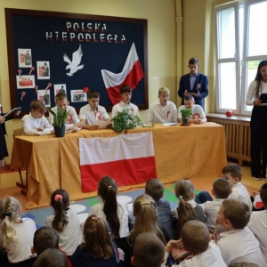 pokaż obrazek - Szkolne obchody Narodowego Święta Niepodległości