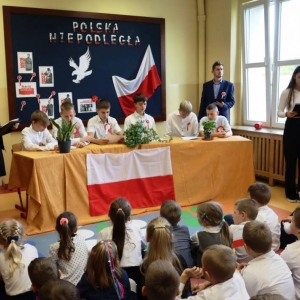 pokaż obrazek - Szkolne obchody Narodowego Święta Niepodległości