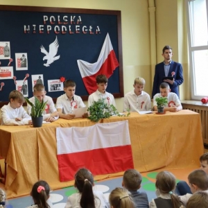 pokaż obrazek - Szkolne obchody Narodowego Święta Niepodległości