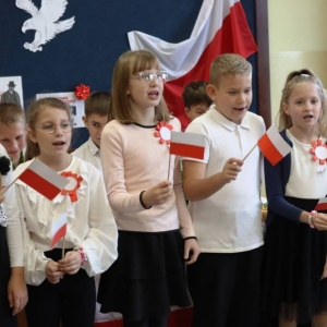 pokaż obrazek - Szkolne obchody Narodowego Święta Niepodległości