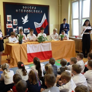 pokaż obrazek - Szkolne obchody Narodowego Święta Niepodległości