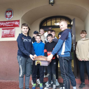 pokaż obrazek -  ,,Oblatani w pomaganiu dbają o zwierzęta zimą!