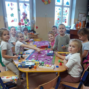 pokaż obrazek - Karmnik – praca plastyczna