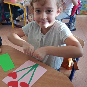 pokaż obrazek - Laurka – Bukiecik z serduszek dla mamy, taty, siostry i brata 