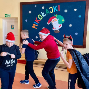 pokaż obrazek -  Mikołajki w klasie 4 
