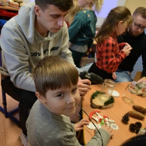 pokaż obrazek - Rodzinne Warsztaty Bożonarodzeniowe w oddziale przedszkolnym