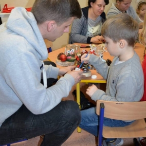 pokaż obrazek - Rodzinne Warsztaty Bożonarodzeniowe w oddziale przedszkolnym