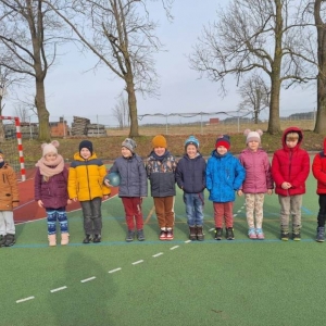 pokaż obrazek - Zabawy i gry ruchowe na świeżym powietrzu 